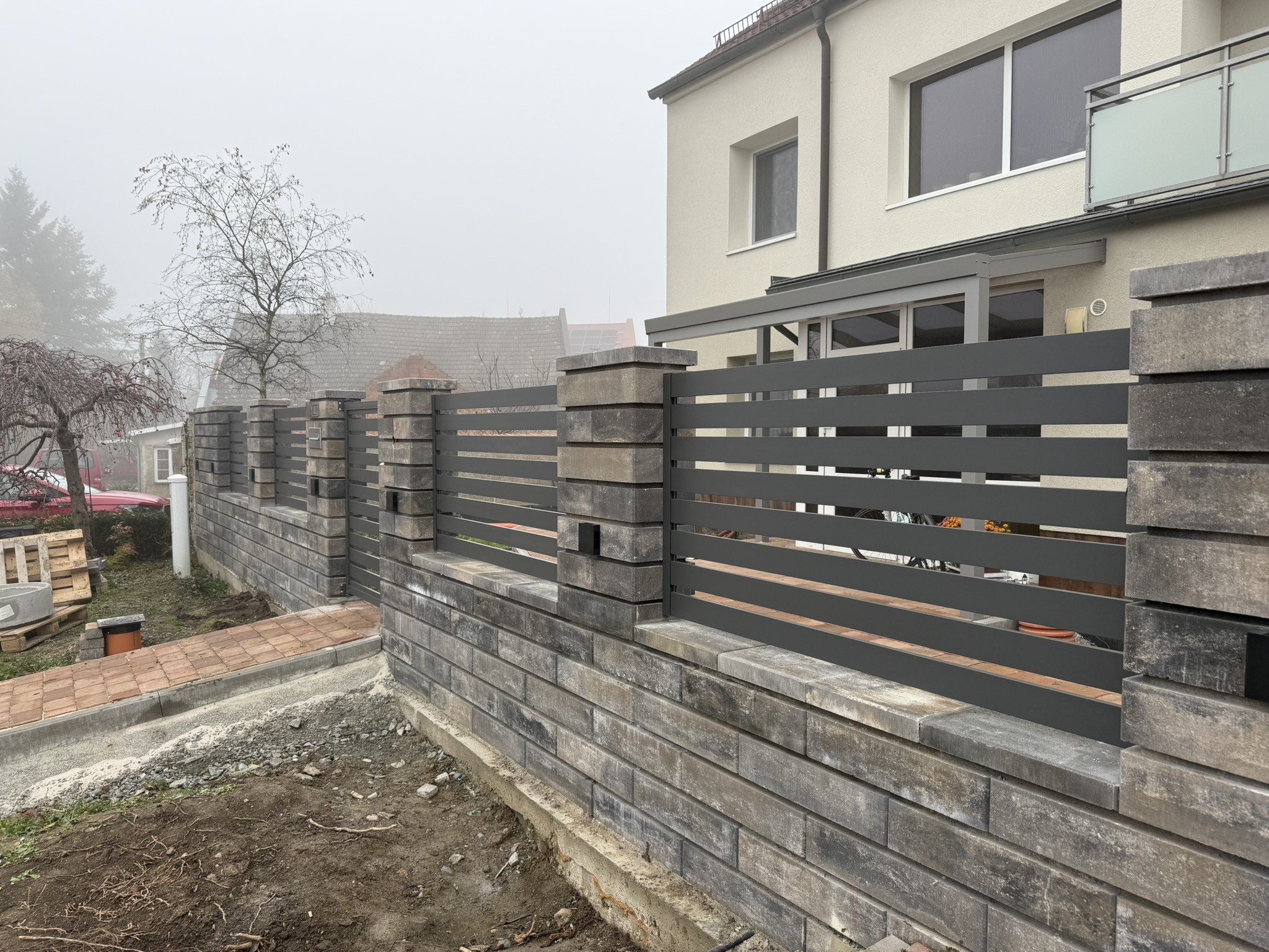 Bioklimatická hliníková pergola: Přirozená regulace světla, teploty a komfortu