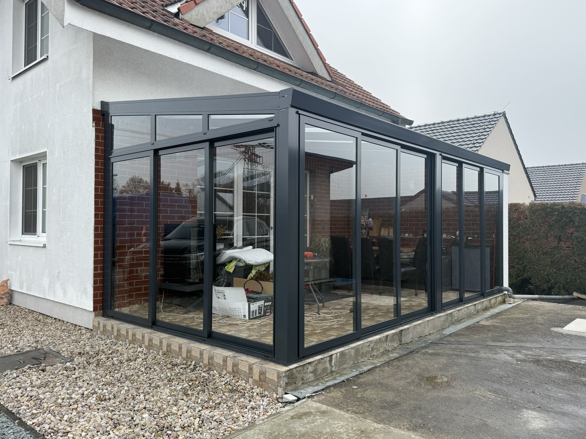 Boční stínění pro hliníkové pergoly: Komfort, ochrana a soukromí